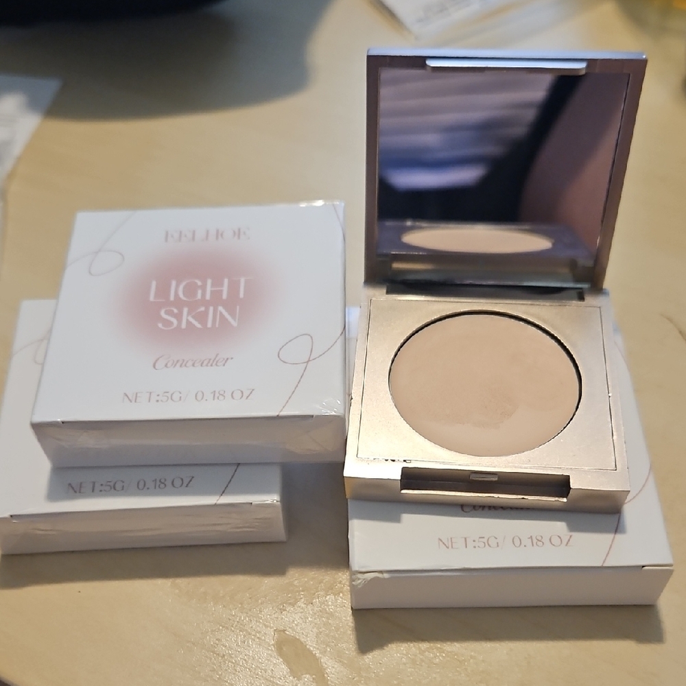 ✨️5/$30 Eelhoe Light Skin Concealer - Cream, 2 new pkg